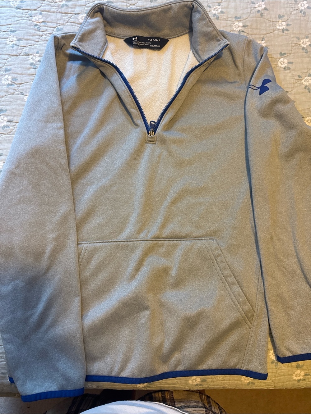 Under Armour Men’s Light Gray Half-Zip Fleece Pullover with Navy Accents